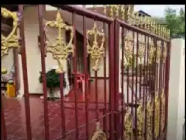 Dijual rumah dijalan utama komplek lama di Kayu Putih