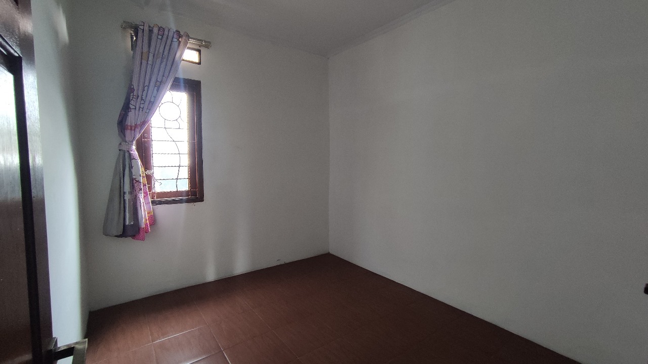 Dijual Rumah 2Lt strategis di belakang kampus UI Depok.