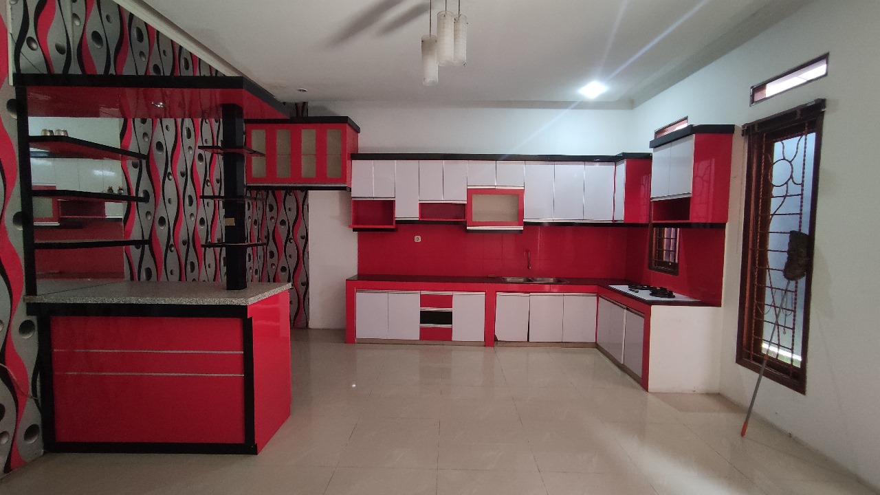 Dijual Rumah 2Lt strategis di belakang kampus UI Depok.