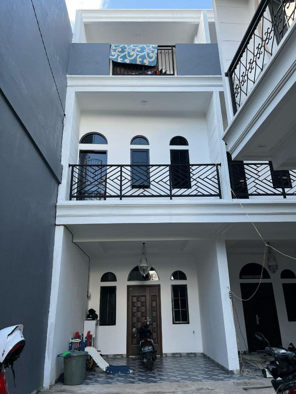 Rumah ready 3lantai dekat Condet Kramat Jati Jakarta Timur