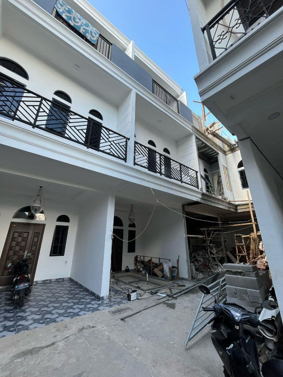 Rumah ready 3lantai dekat Condet Kramat Jati Jakarta Timur
