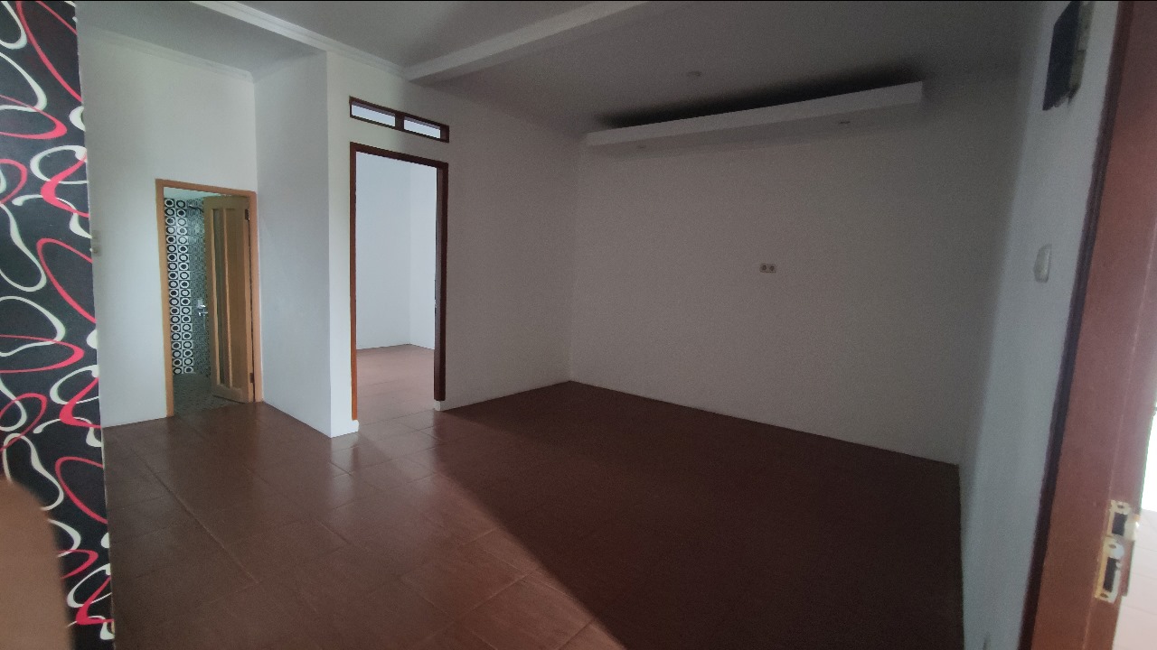 Dijual Rumah 2Lt strategis di belakang kampus UI Depok.