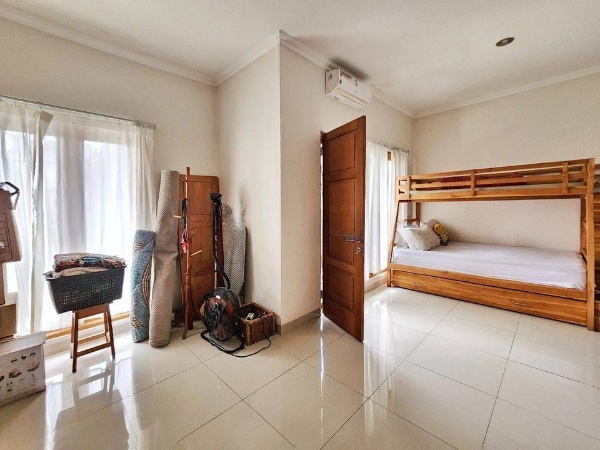 Rumah di Lebak Bulus, Jakarta Selatan, Dikelilingi Taman