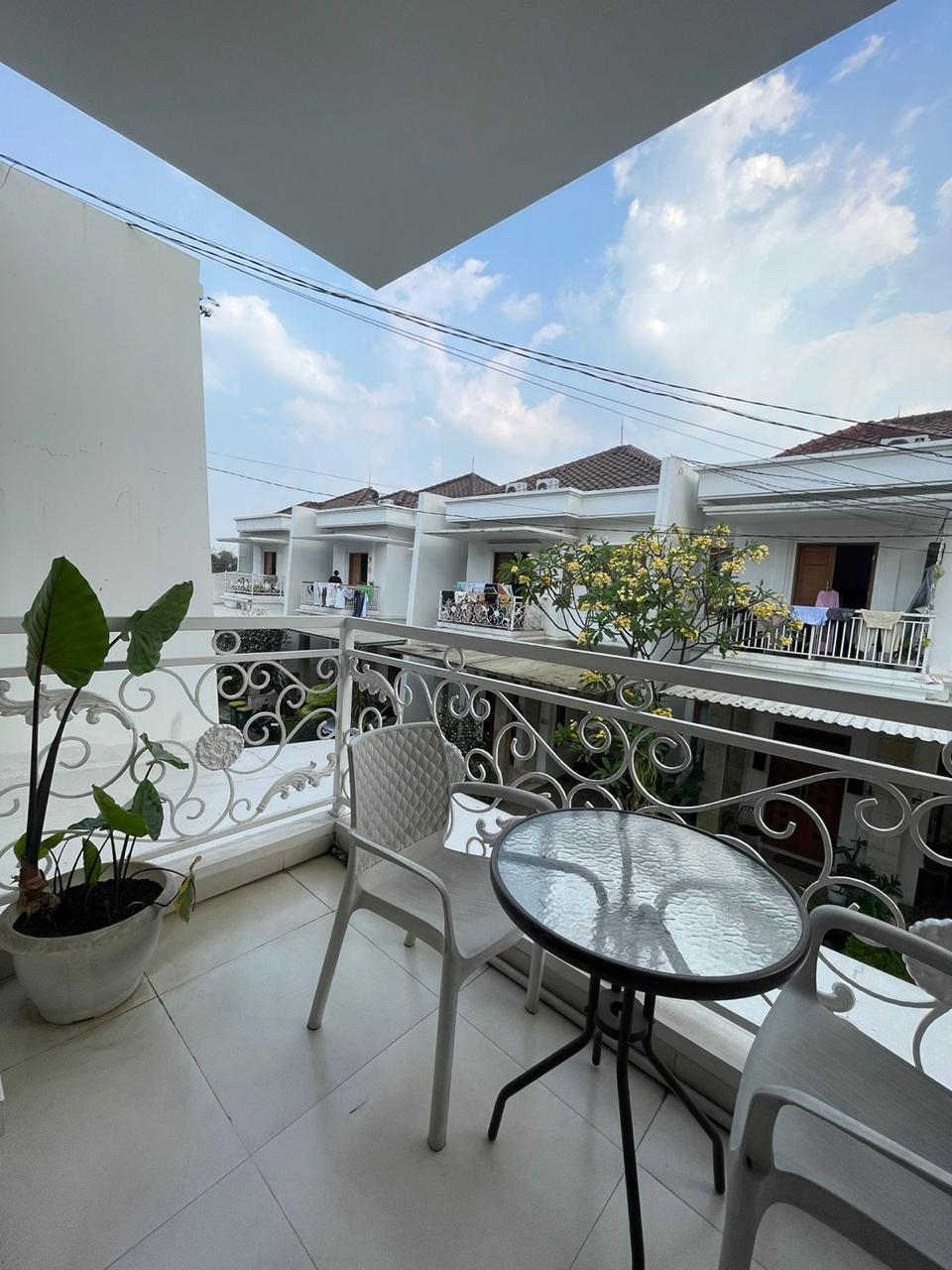 Dijual rumah semi modern full furnish daerah kebagusan