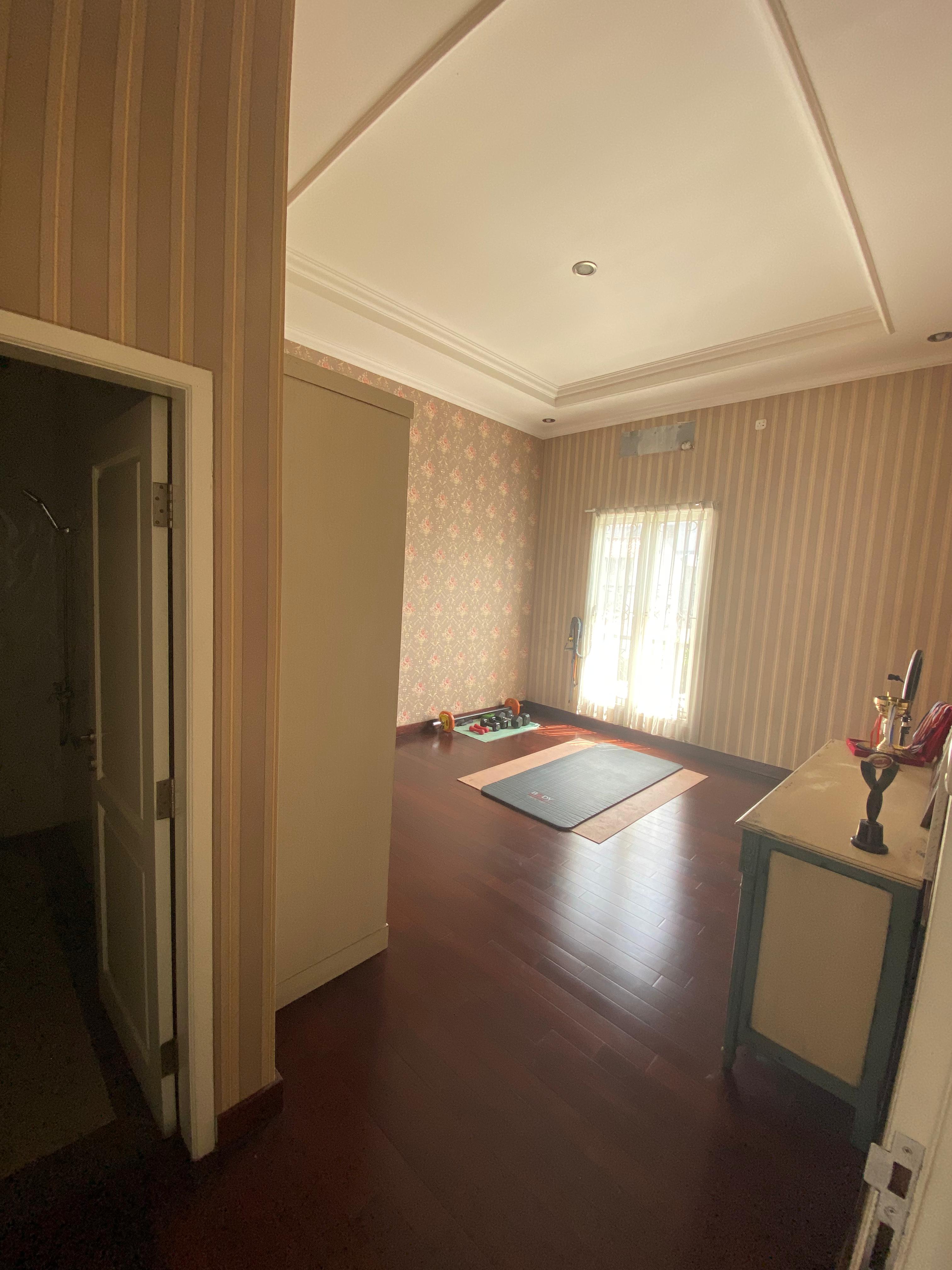 Dijual Rumah Semi Modern dengan lokasi strategis di Pejaten