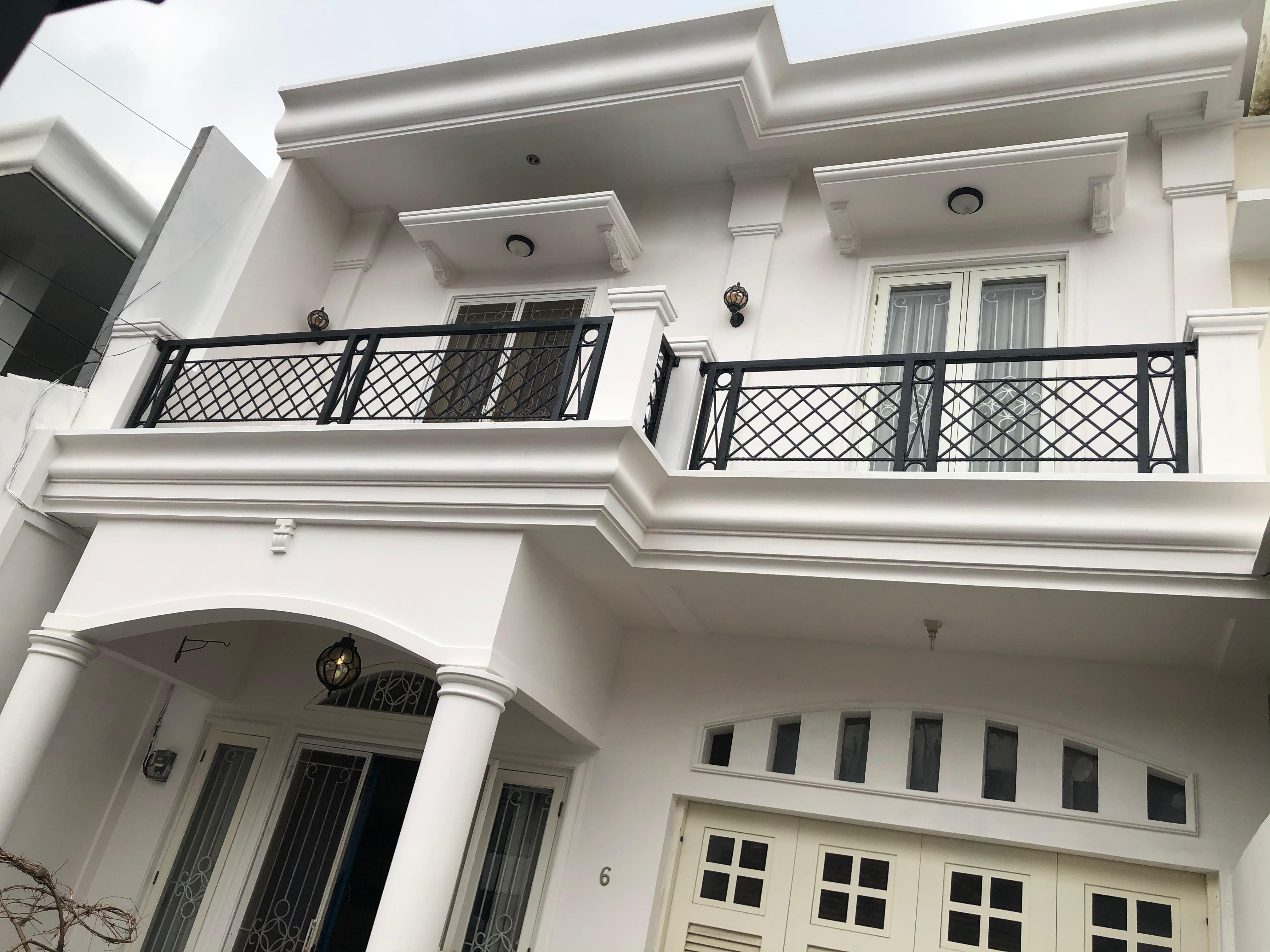 Dijual Rumah Semi Modern dengan lokasi strategis di Pejaten