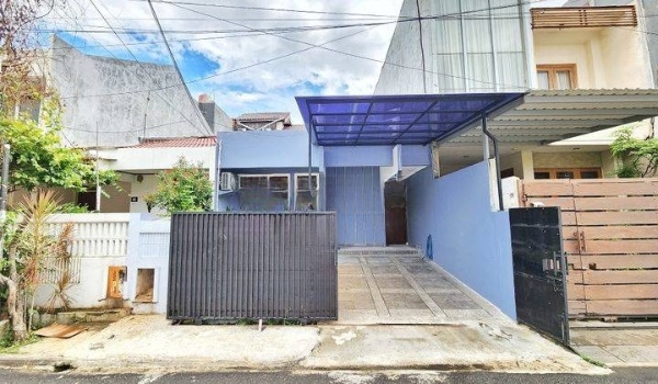 Rumah Disewakan di Pondok Indah Jakarta Selatan, Ada Taman Depan