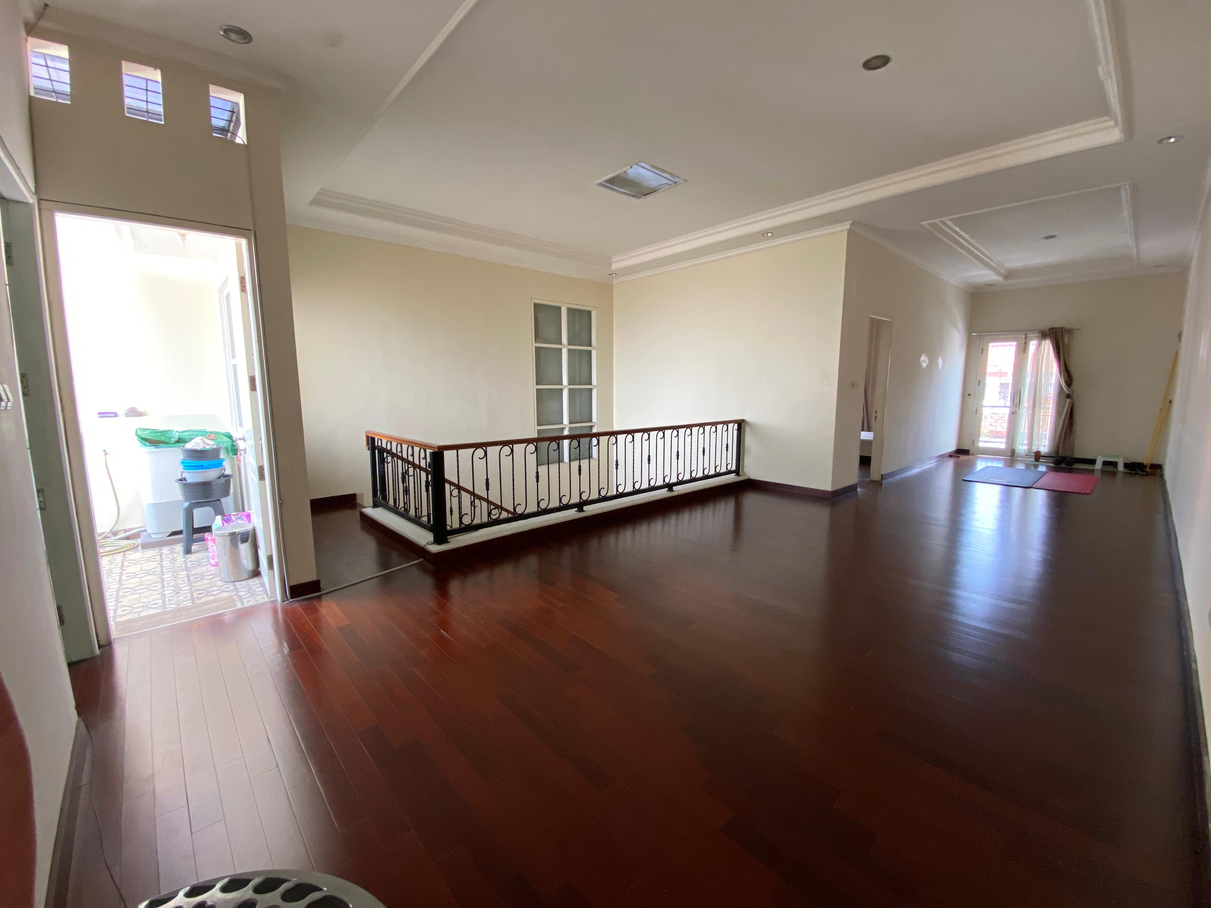 Dijual Rumah Semi Modern dengan lokasi strategis di Pejaten