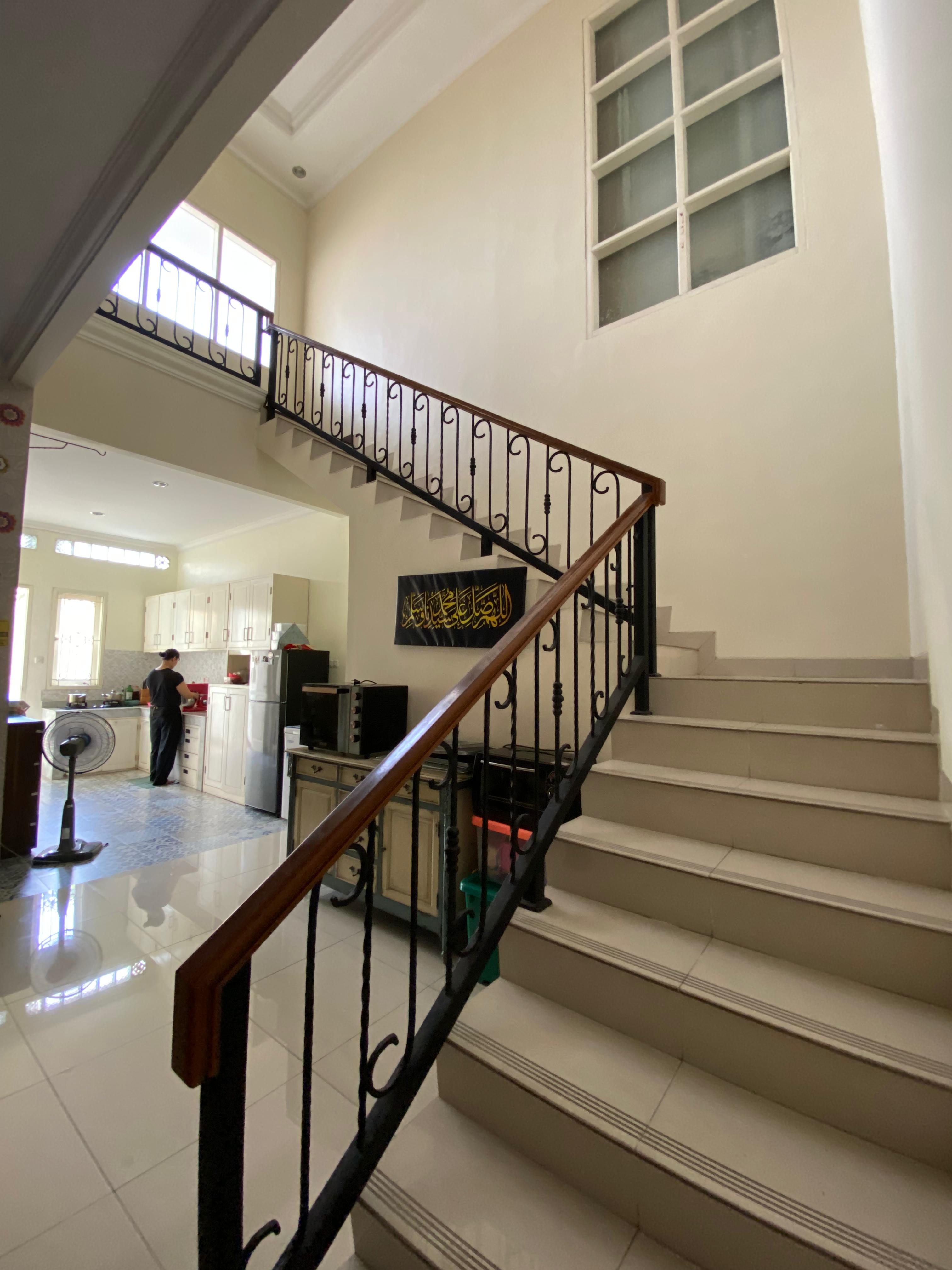 Dijual Rumah Semi Modern dengan lokasi strategis di Pejaten
