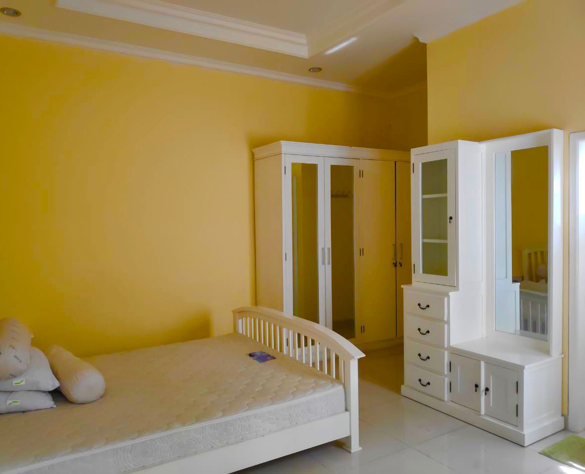 Dijual Rumah Semi Modern dengan lokasi strategis di Pejaten