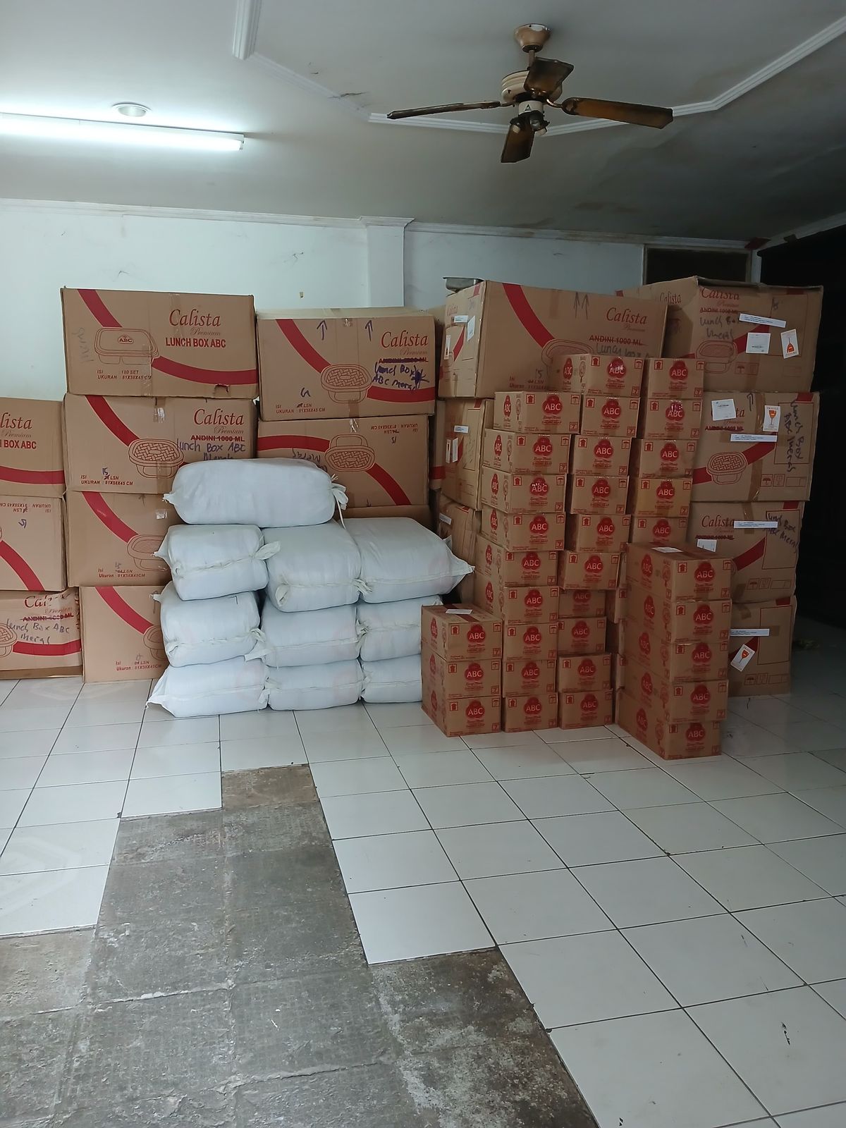 Dijual rumah lama komplek butuh renovasi di Cempaka Putih Tengah