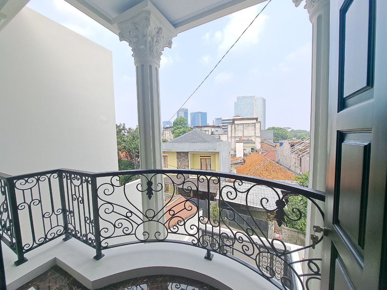 Rumah 3lantai dekat TB Simatupang, Pasar Minggu Jakarta Selatan