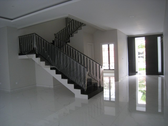 Dijual Rumah Mewah Baru Gress di Royal Park, Citraland, Surabaya