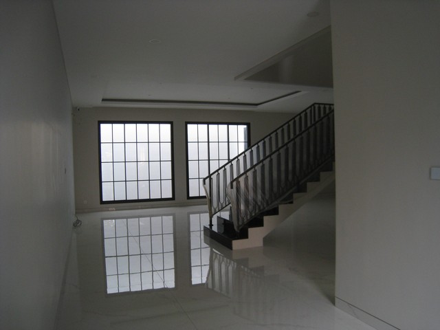 Dijual Rumah Mewah Baru Gress di Royal Park, Citraland, Surabaya