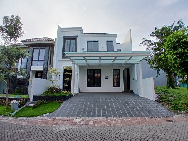 Dijual Rumah Mewah Baru Gress di Royal Park, Citraland, Surabaya