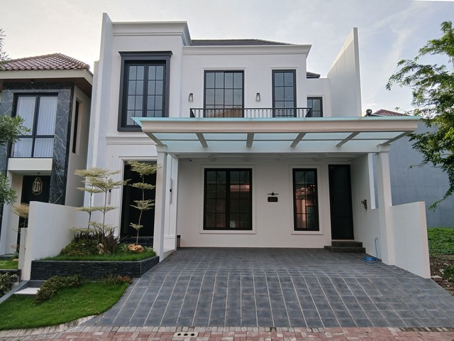 Dijual Rumah Mewah Baru Gress di Royal Park, Citraland, Surabaya