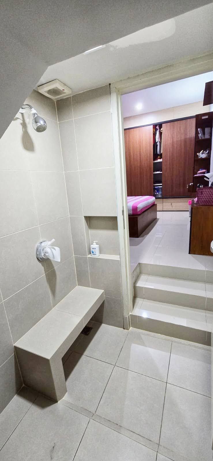 Jual Rumah GREENLAKE Full Furnish Surabaya Barat