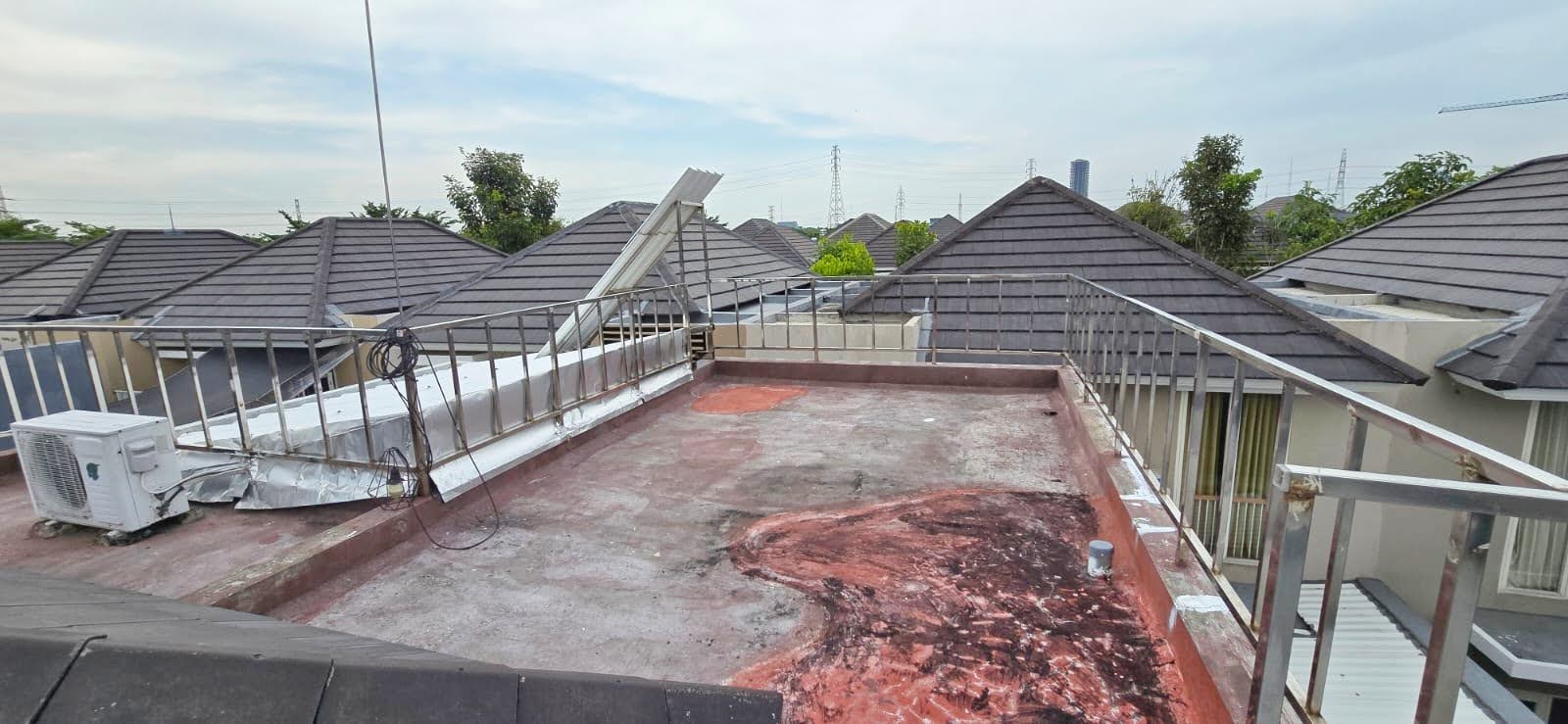 Jual Rumah GREENLAKE Full Furnish Surabaya Barat