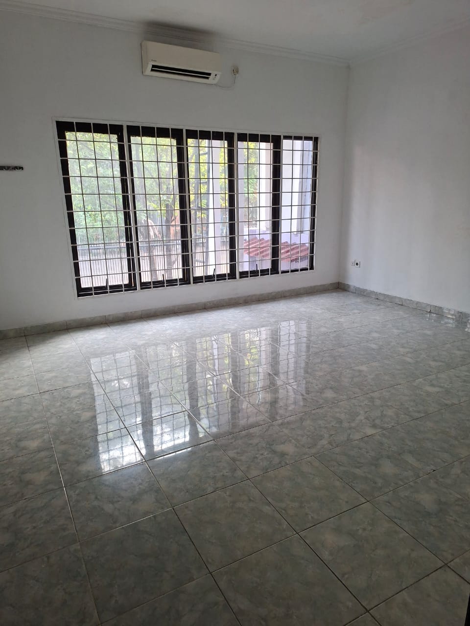 Disewa rumah siaphuni terenovasi di Boulevard Hijau Bekasi