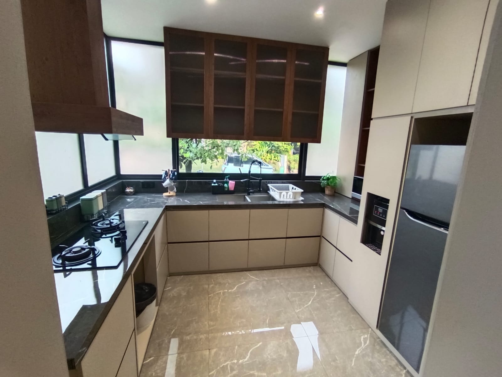 Dijual Rumah Full Furnished Posisi Hook di Kota Baru Parahyangan