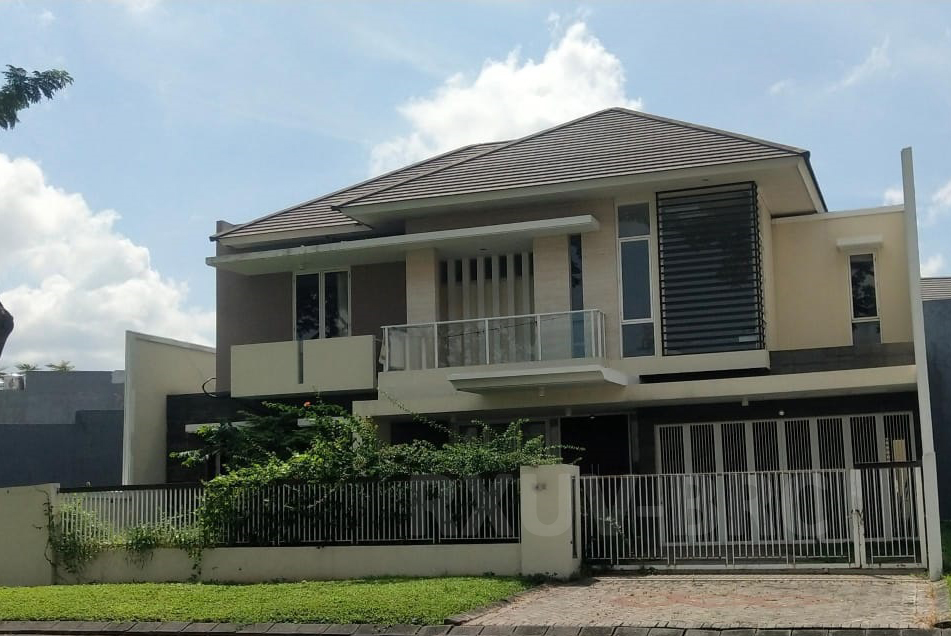 🎉 Rumah Premium 2 Lantai di Royal Residence, Surabaya! 🏡