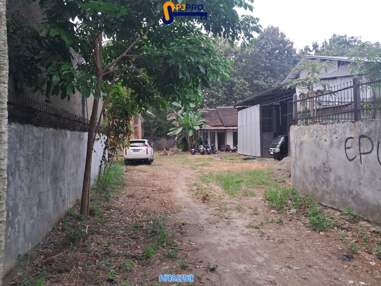 Dijual Rumah dengan Lahan Luas Siap Pakai di Mustikajaya Bekasi