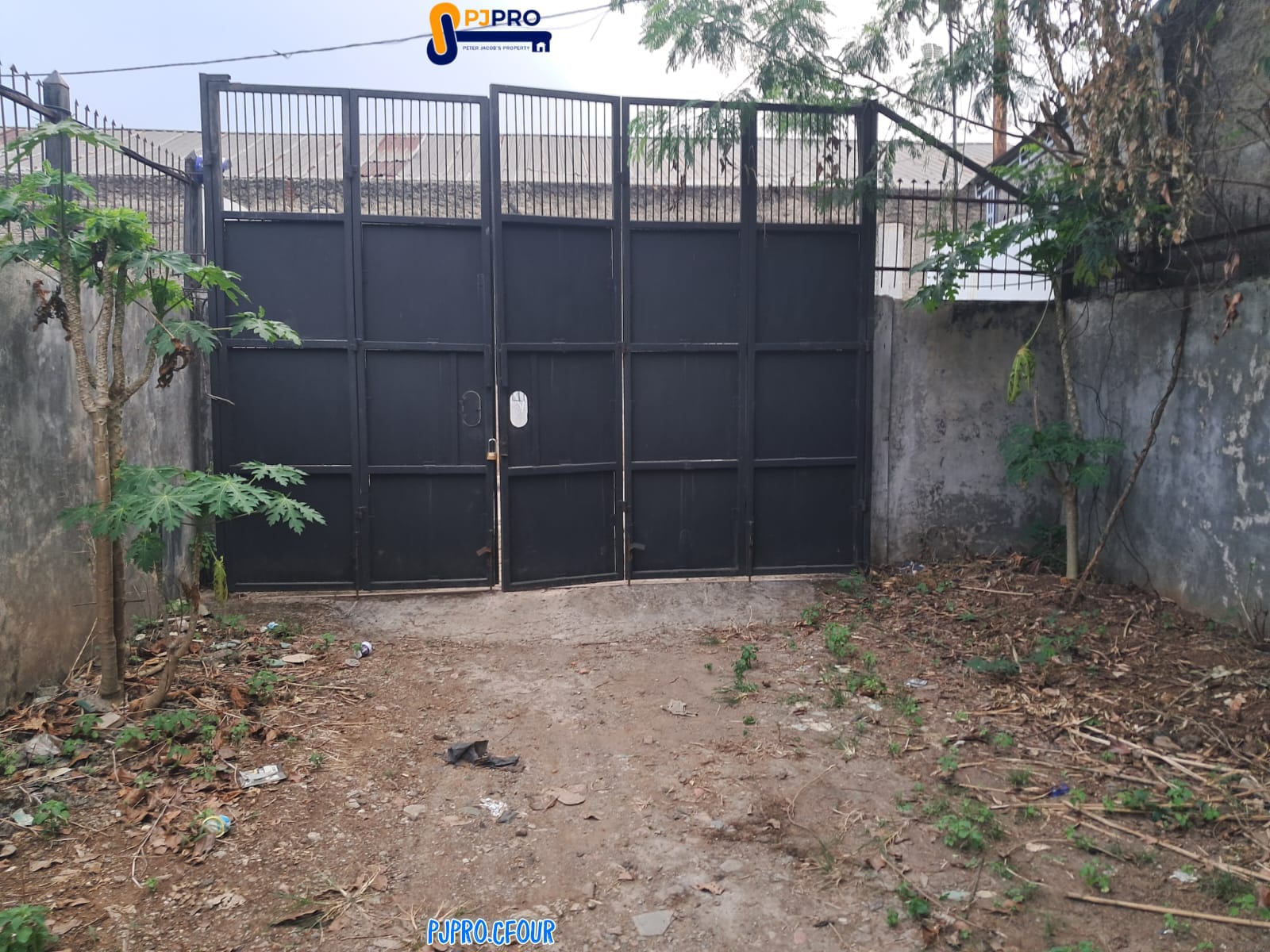 Dijual Rumah dengan Lahan Luas Siap Pakai di Mustikajaya Bekasi