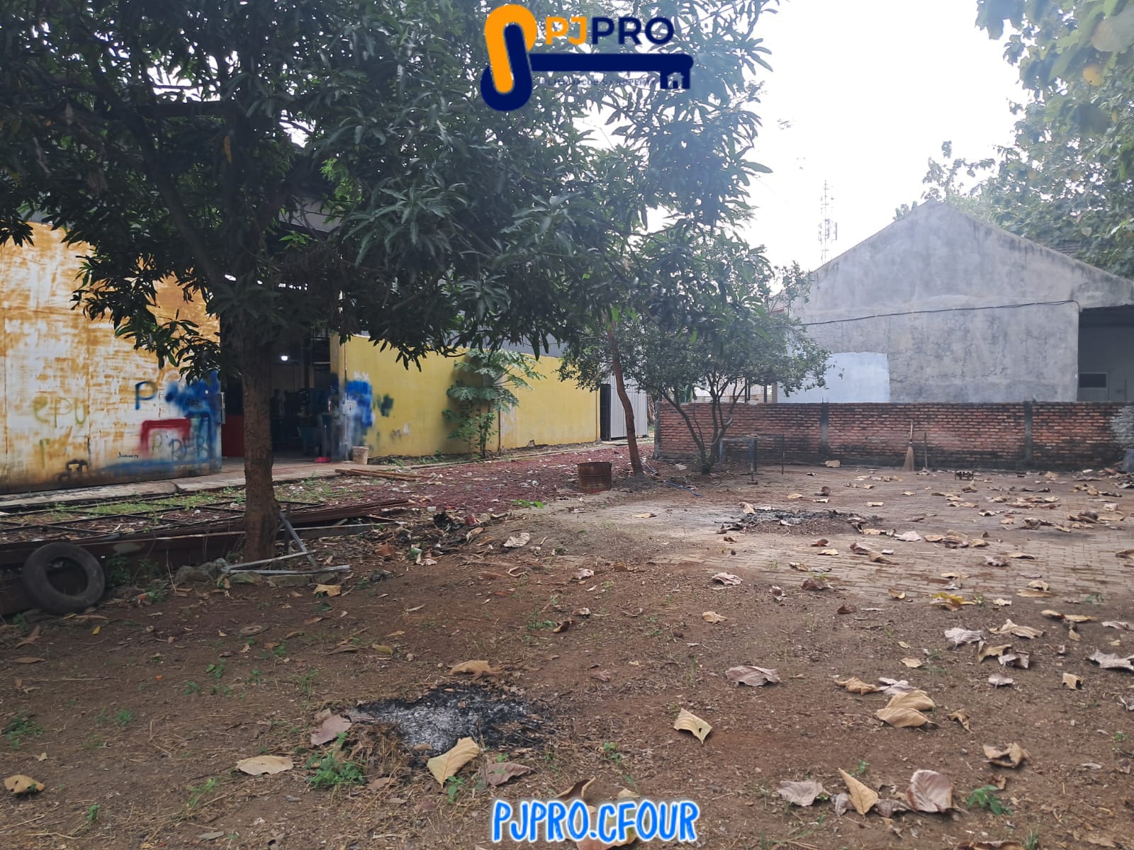Dijual Rumah dengan Lahan Luas Siap Pakai di Mustikajaya Bekasi