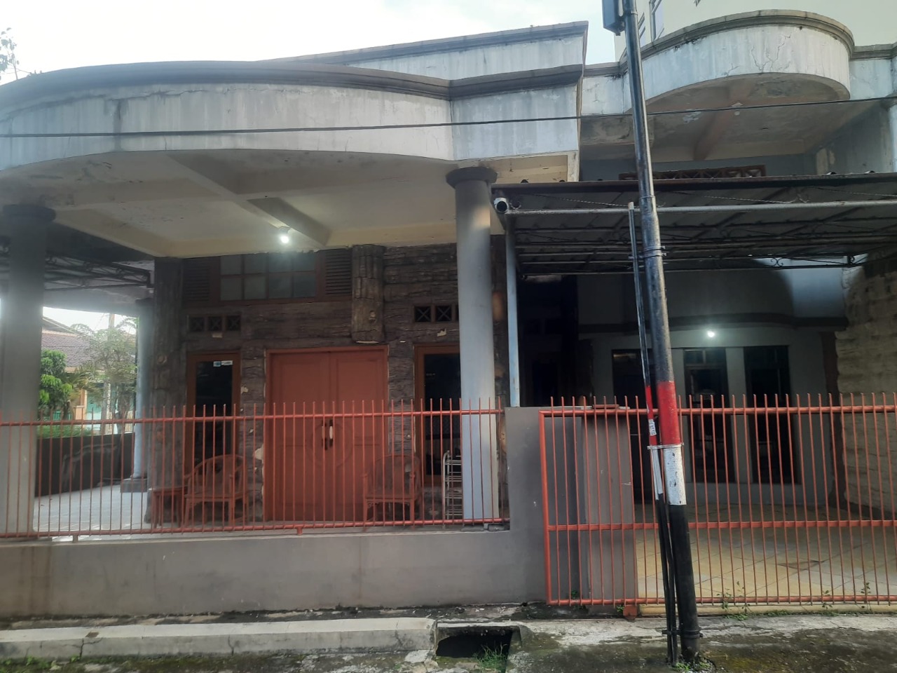 DIJUAL CEPAT  RUMAH BERTINGKAT SIAP HUNI SHM STRATE JATIWARINGIN