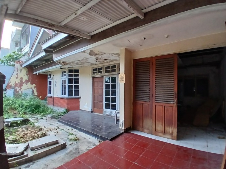 Murah Jual Rumah hitung Tanah SHM di Nirwana Eksekutif, Surabaya