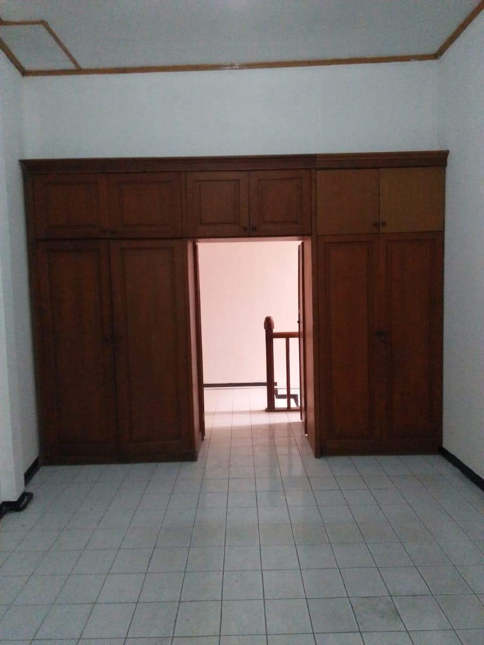 Disewakan rumah 2 akses bisa untuk kantor area Kayu Putih