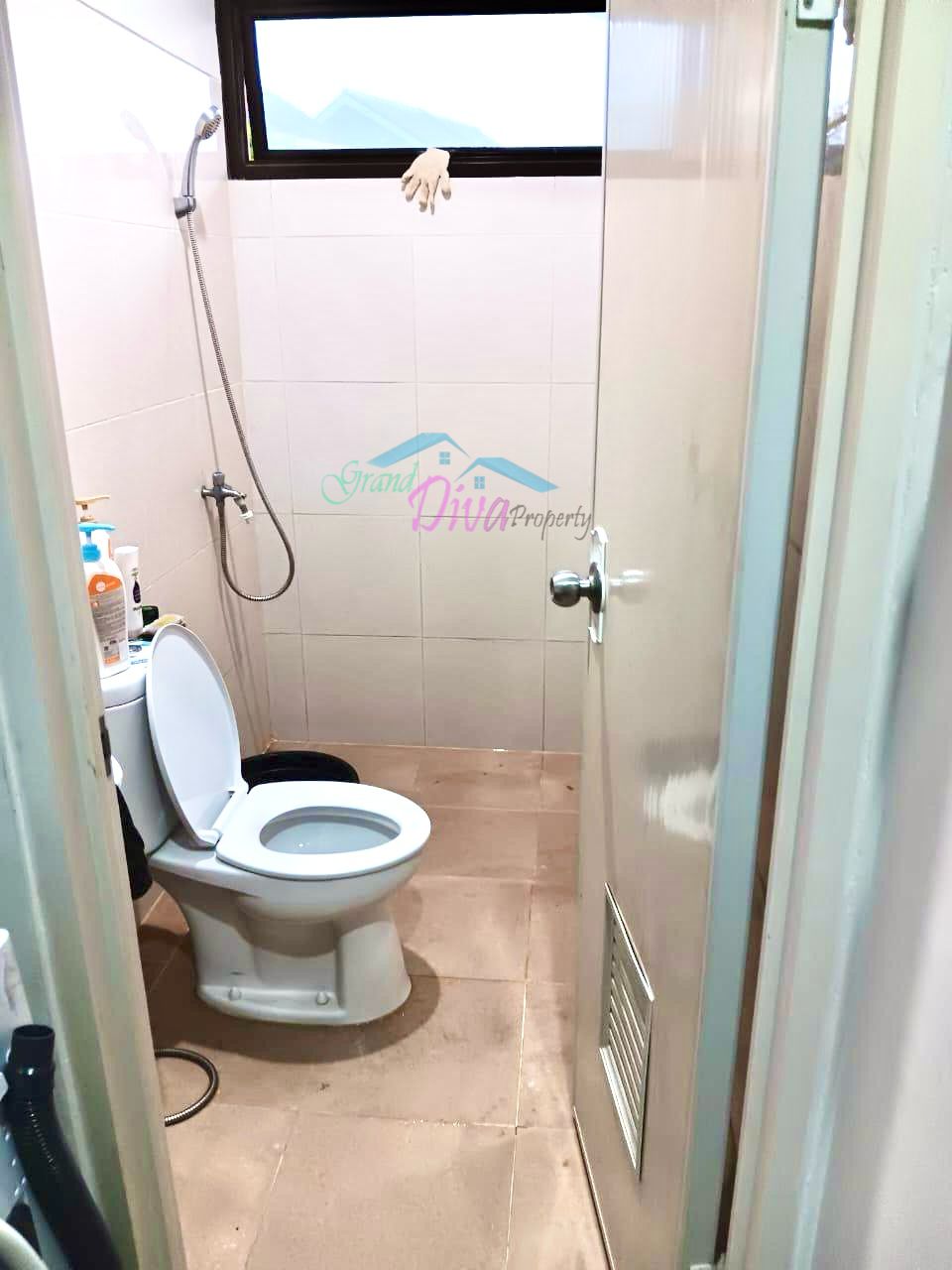 RUMAH DI PERUMAHAN PERMATA CIMANGGIS DEPOK