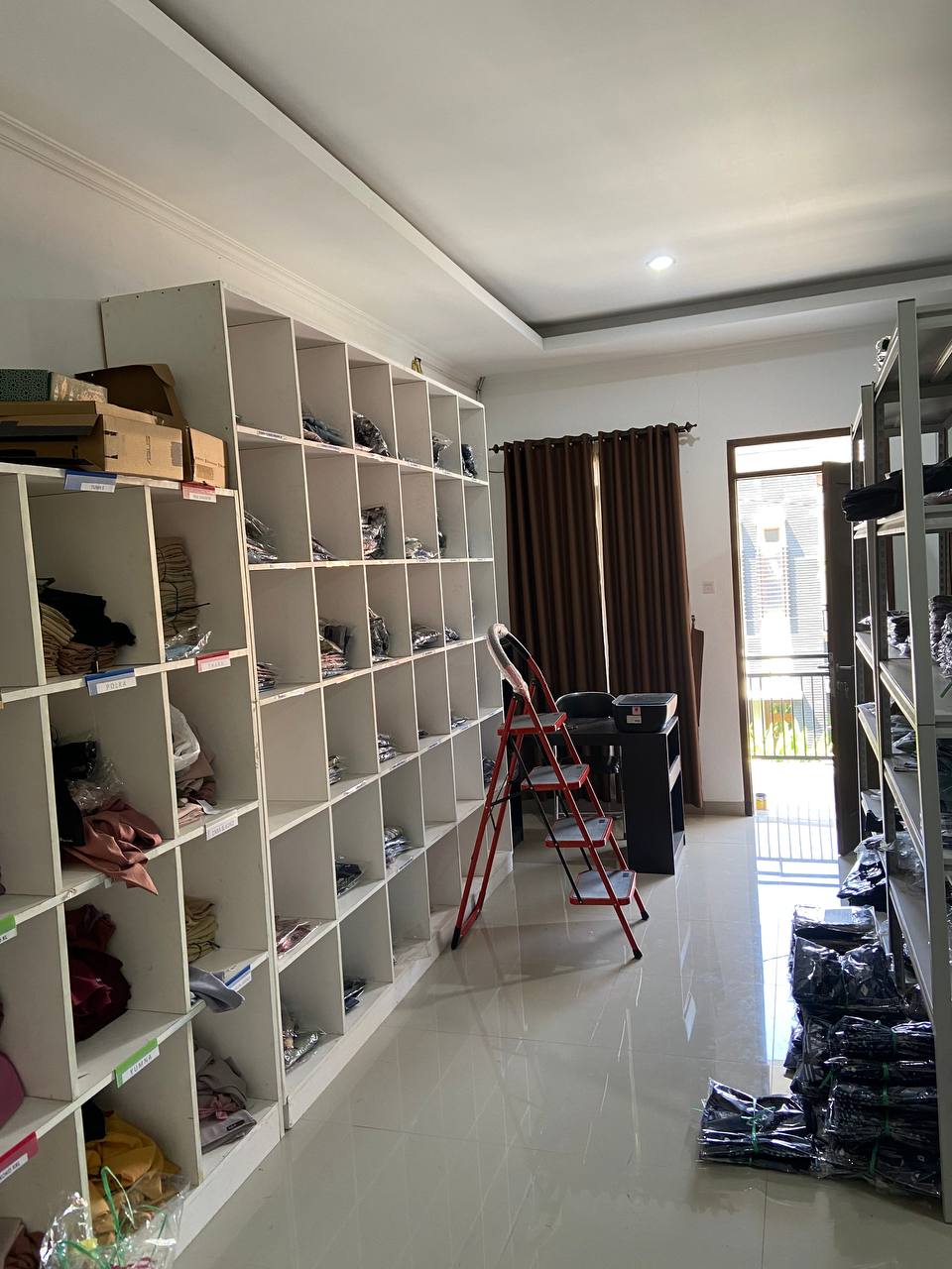 Rumah 2 lantai lokasi strategis di Cisaranten Kulon Arcamanik