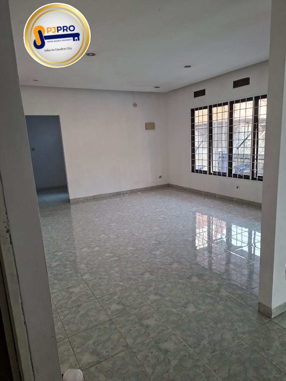 Dijual Rumah Rapih Bersih Area Bebas Banjir di Boulevard Hijau