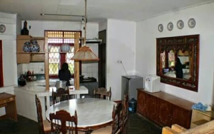 Dijual rumah villa di Cisarua, Kabupaten Bogor, Jawa Barat