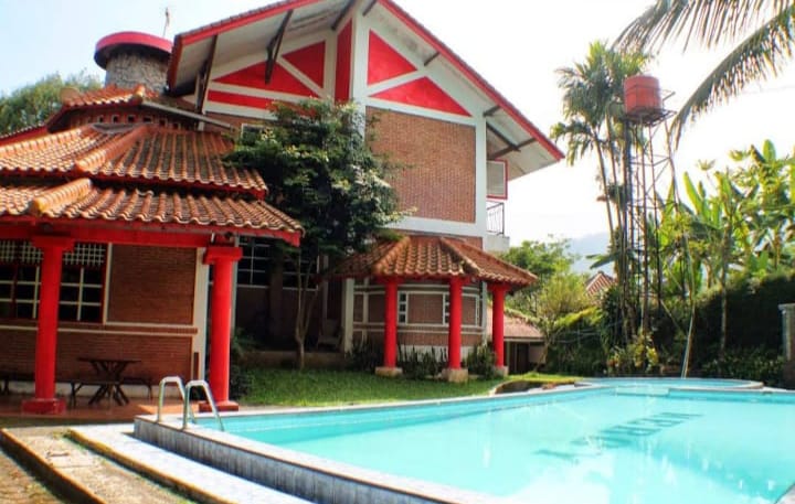 Dijual rumah villa di Cisarua, Kabupaten Bogor, Jawa Barat