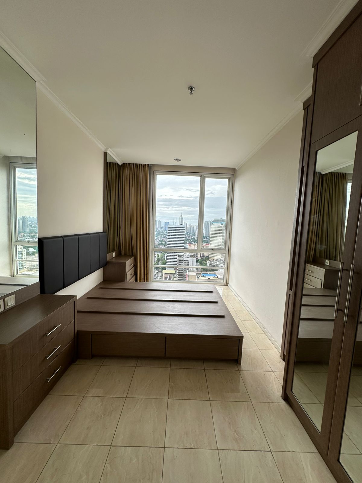 Dijual apartemen 2 plus 1 bedrooms Sudirman Fx