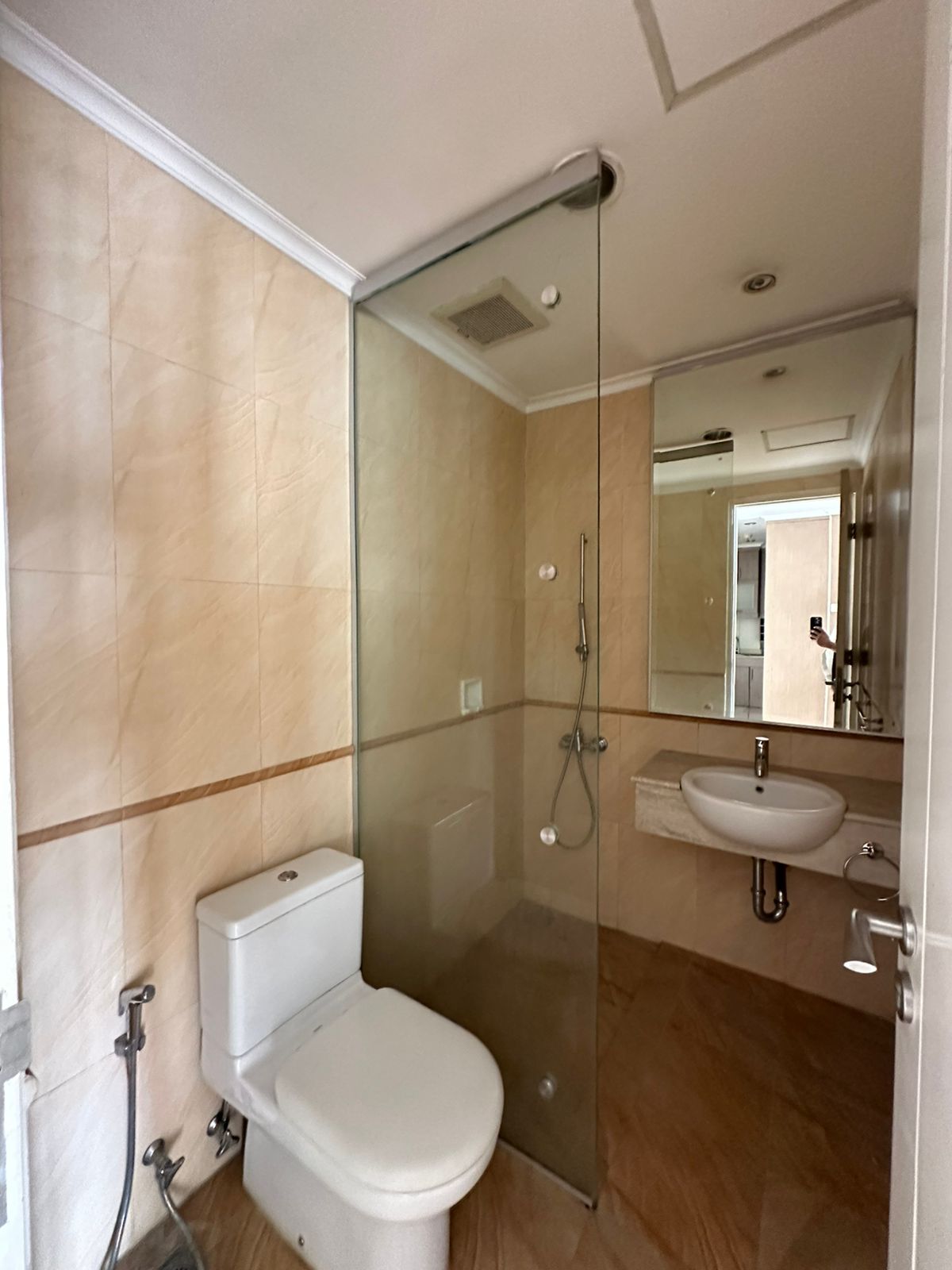 Dijual apartemen 2 plus 1 bedrooms Sudirman Fx