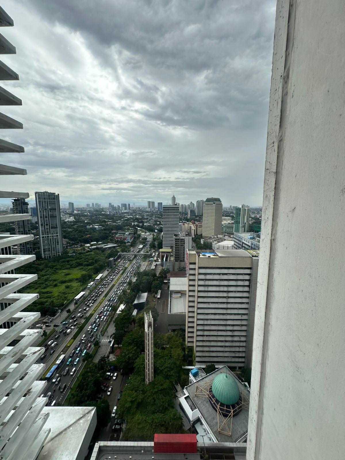 Dijual apartemen 2 plus 1 bedrooms Sudirman Fx