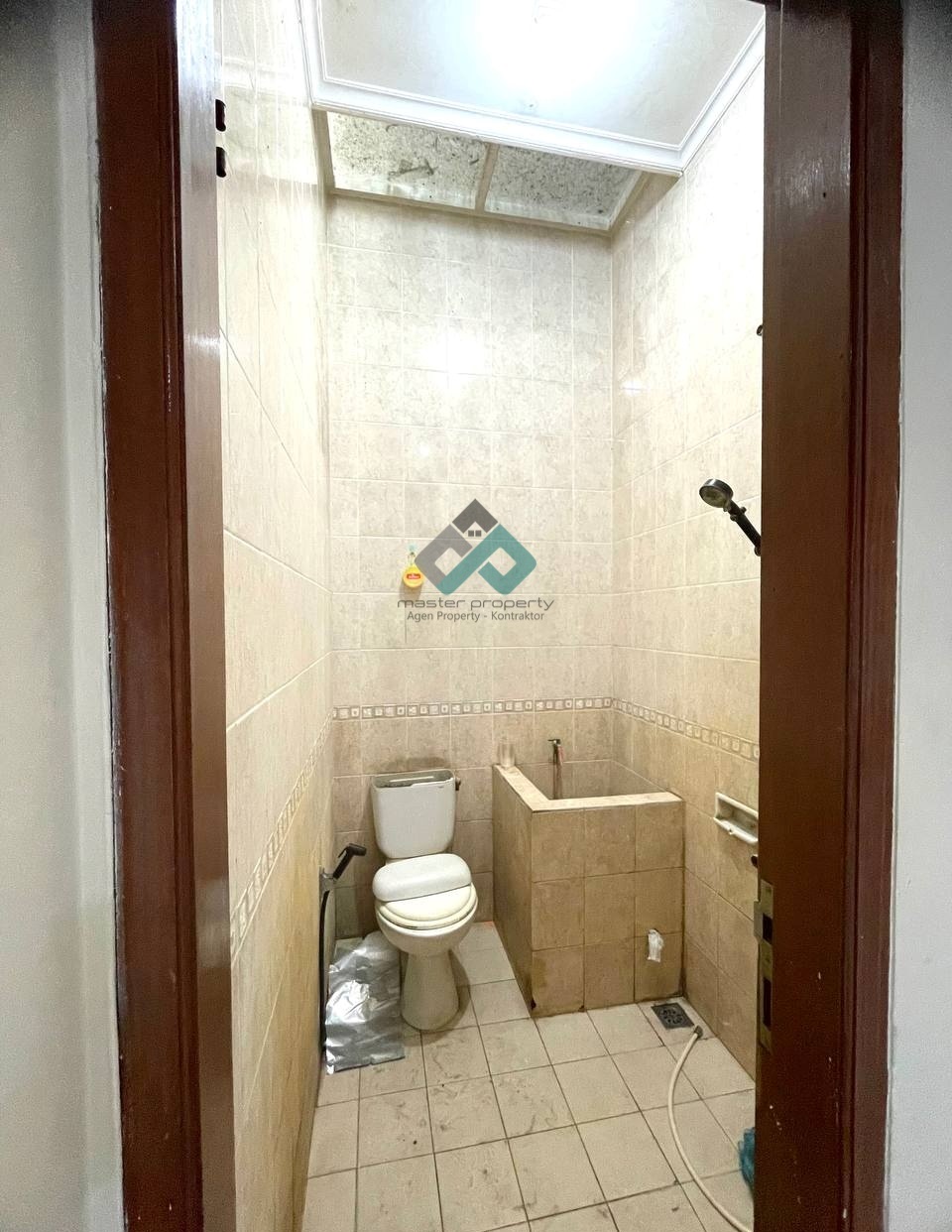 Rumah dijual cepat di Komplek Antapani Kota Bandung strategis
