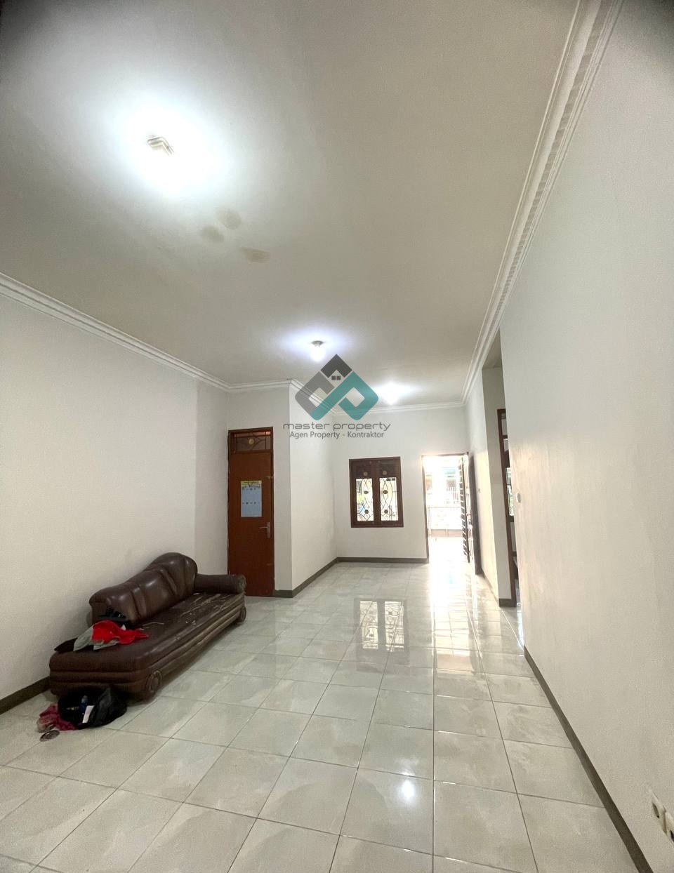 Rumah dijual cepat di Komplek Antapani Kota Bandung strategis
