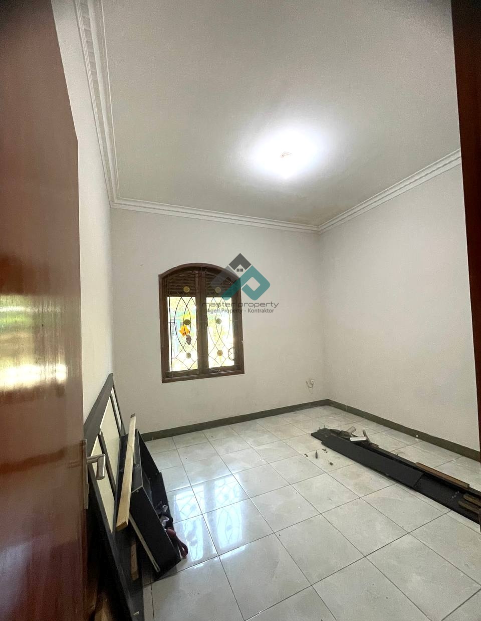 Rumah dijual cepat di Komplek Antapani Kota Bandung strategis