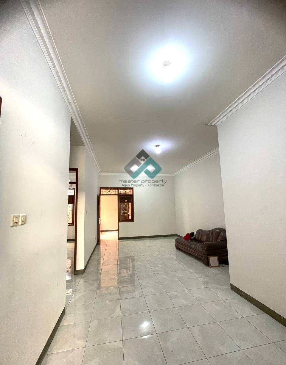 Rumah dijual cepat di Komplek Antapani Kota Bandung strategis
