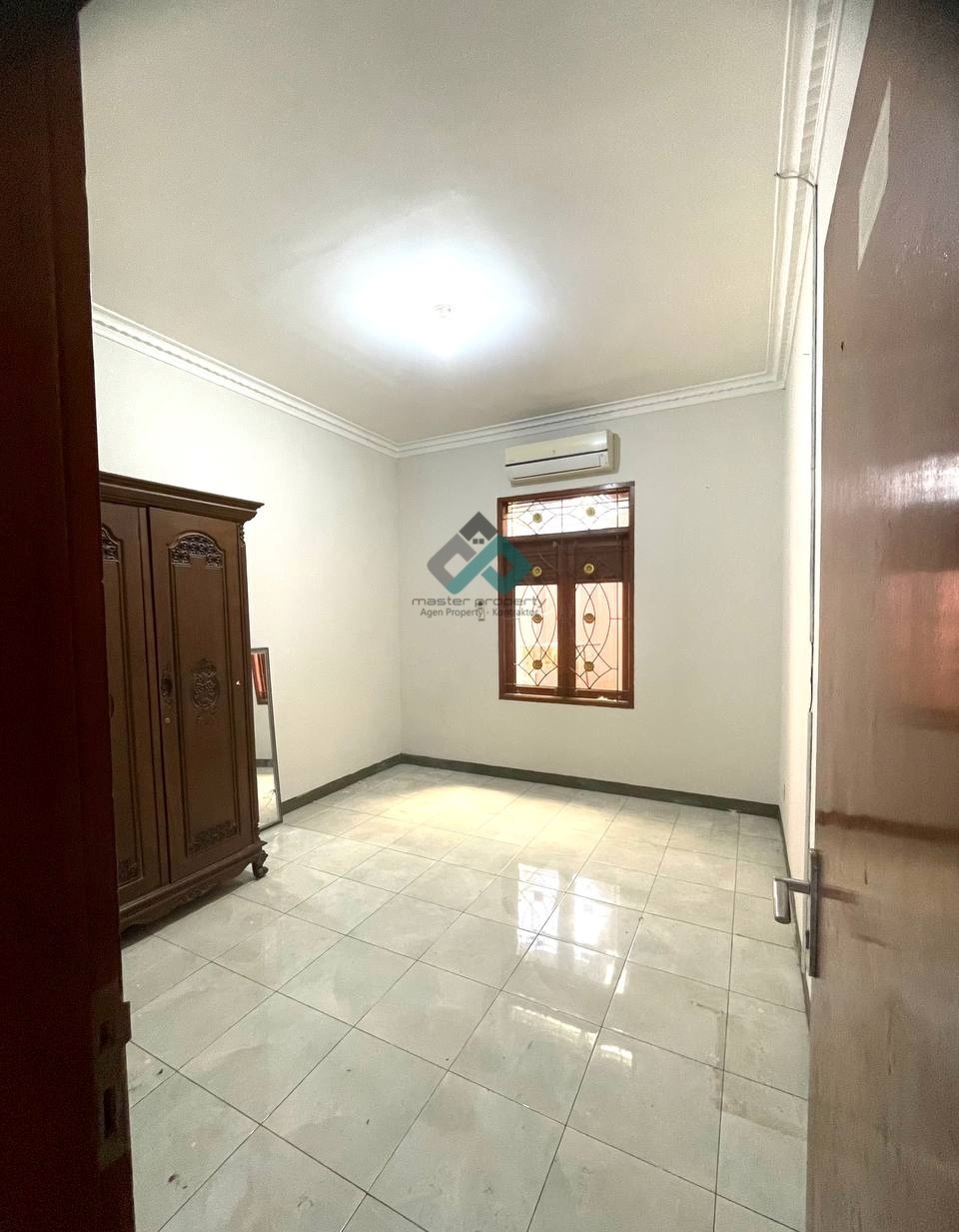 Rumah dijual cepat di Komplek Antapani Kota Bandung strategis