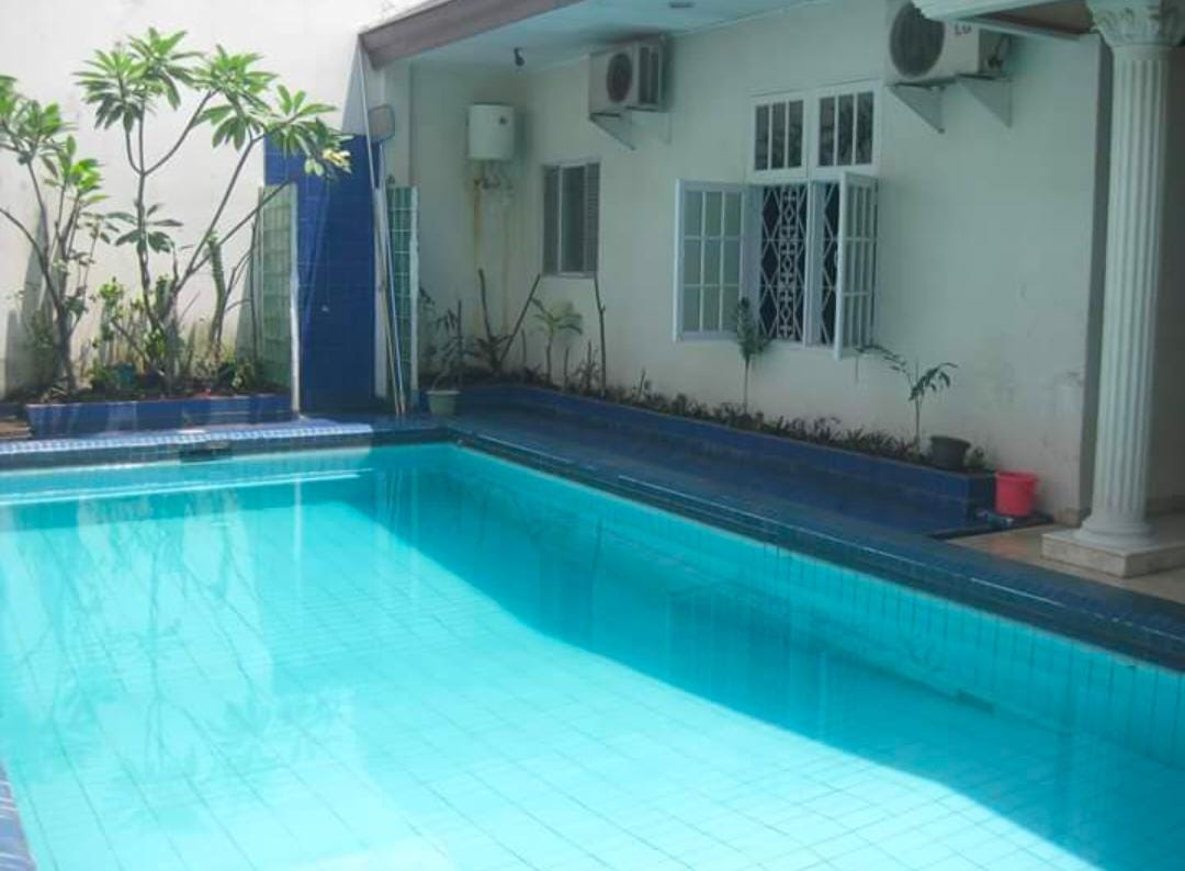 Disewakan rumah dengan swimming pool di Ragunan, Pasar Minggu