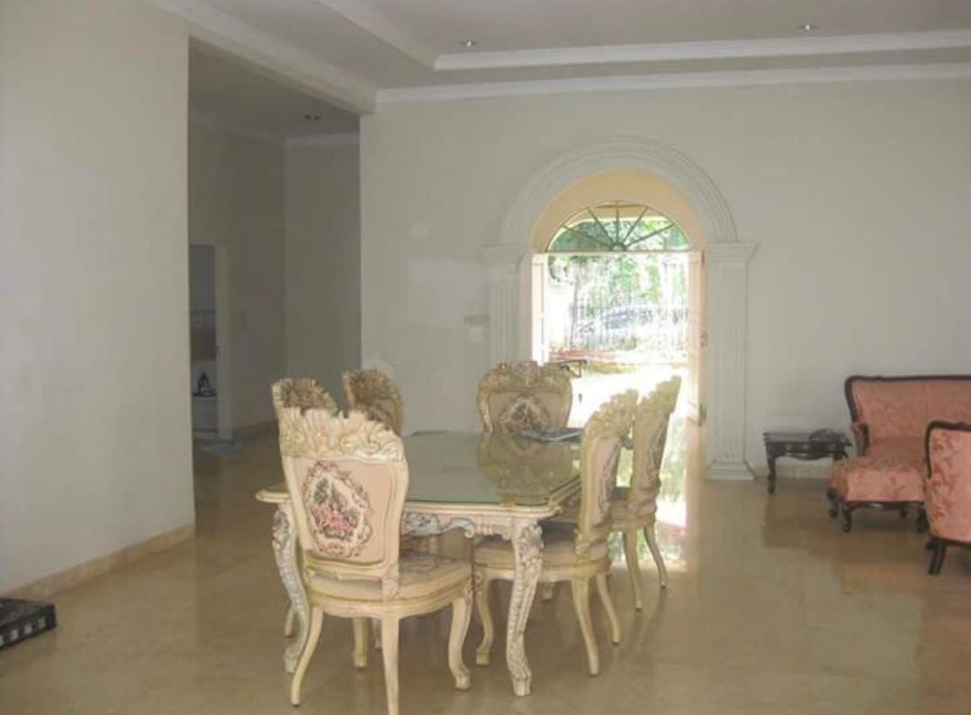 Disewakan rumah dengan swimming pool di Ragunan, Pasar Minggu