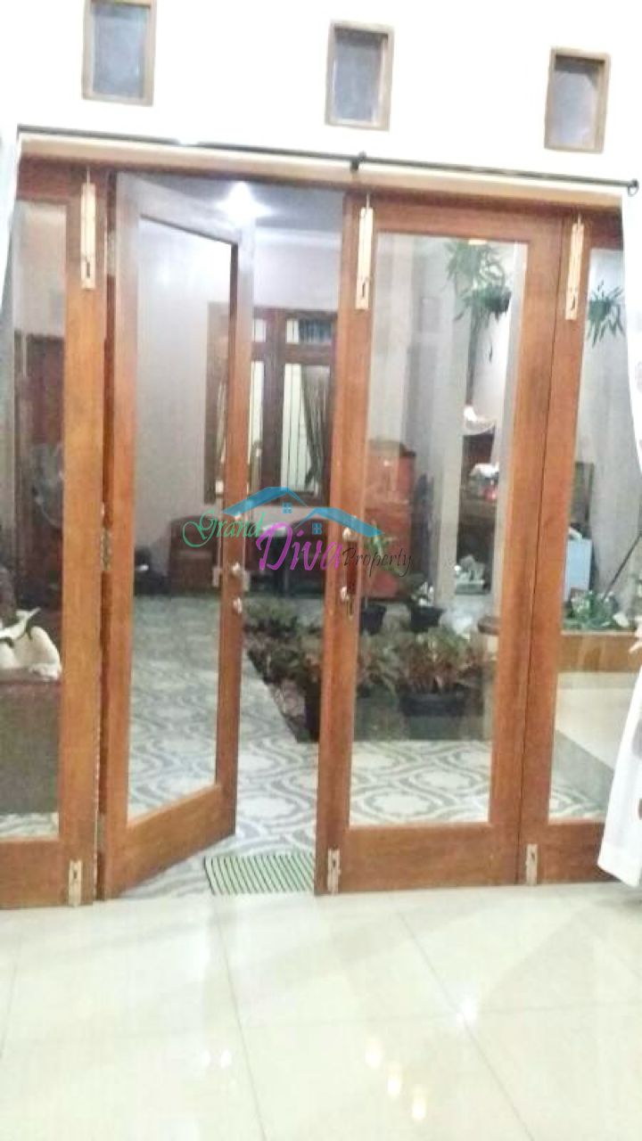 RUMAH DI JALAN Dr. RATNA PERUMAHAN TAMAN PERMATA CIKUNIR