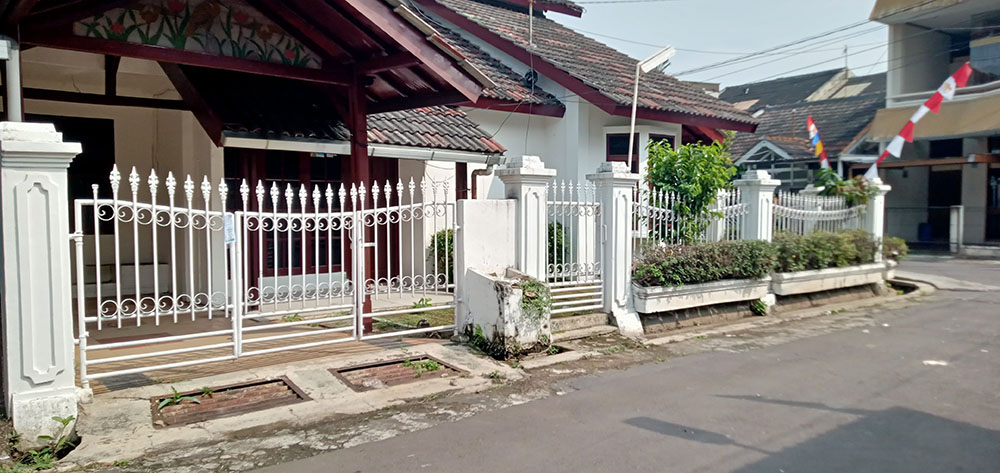 Rumah Gaya Eropa Klasik di Antapani Bandung