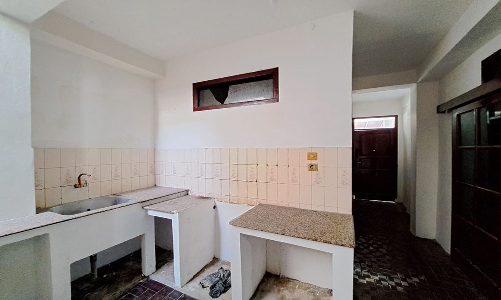 Rumah Gaya Eropa Klasik di Antapani Bandung