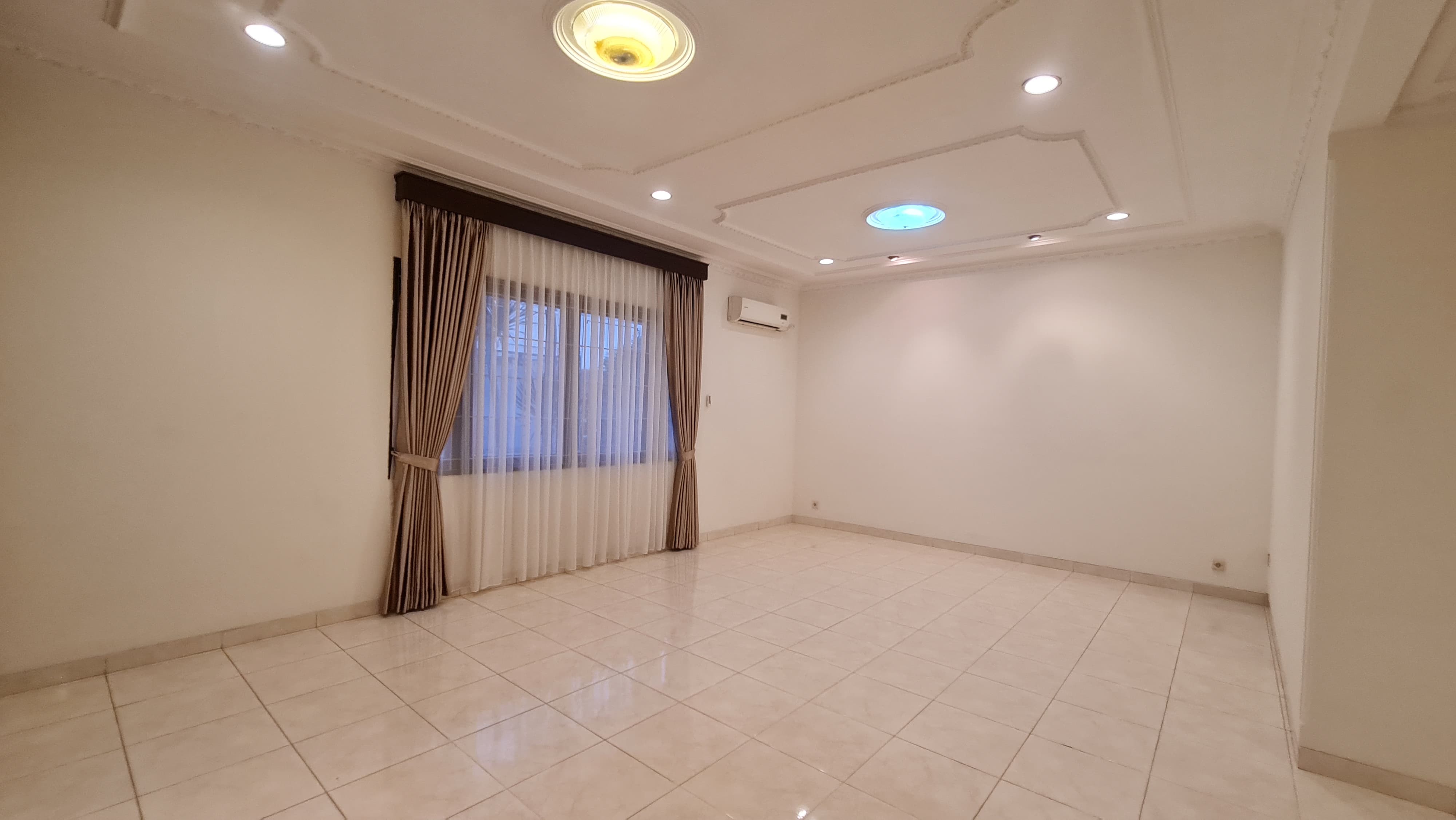 Dijual rumah hook cantik dengan pool di Cipete Selatan, Cilandak
